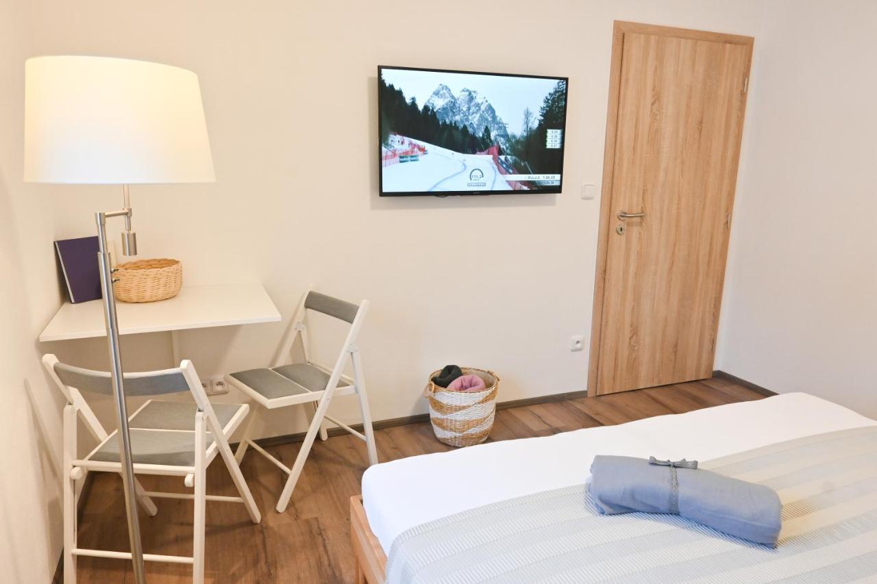 Mija Apartment Frymburk